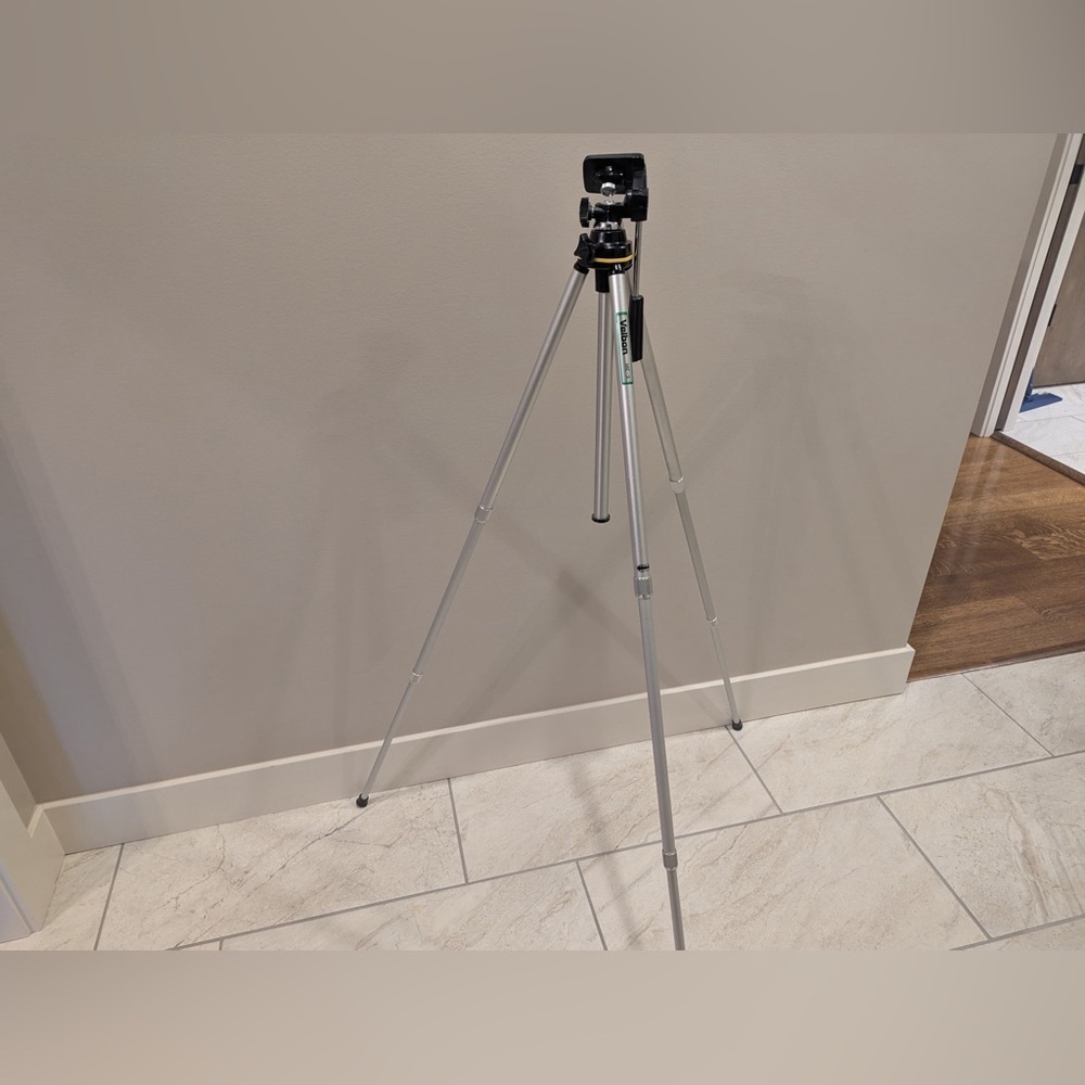 Velbon ME-3 Lightweight Aluminum Tripod - Picture 2 of 3
